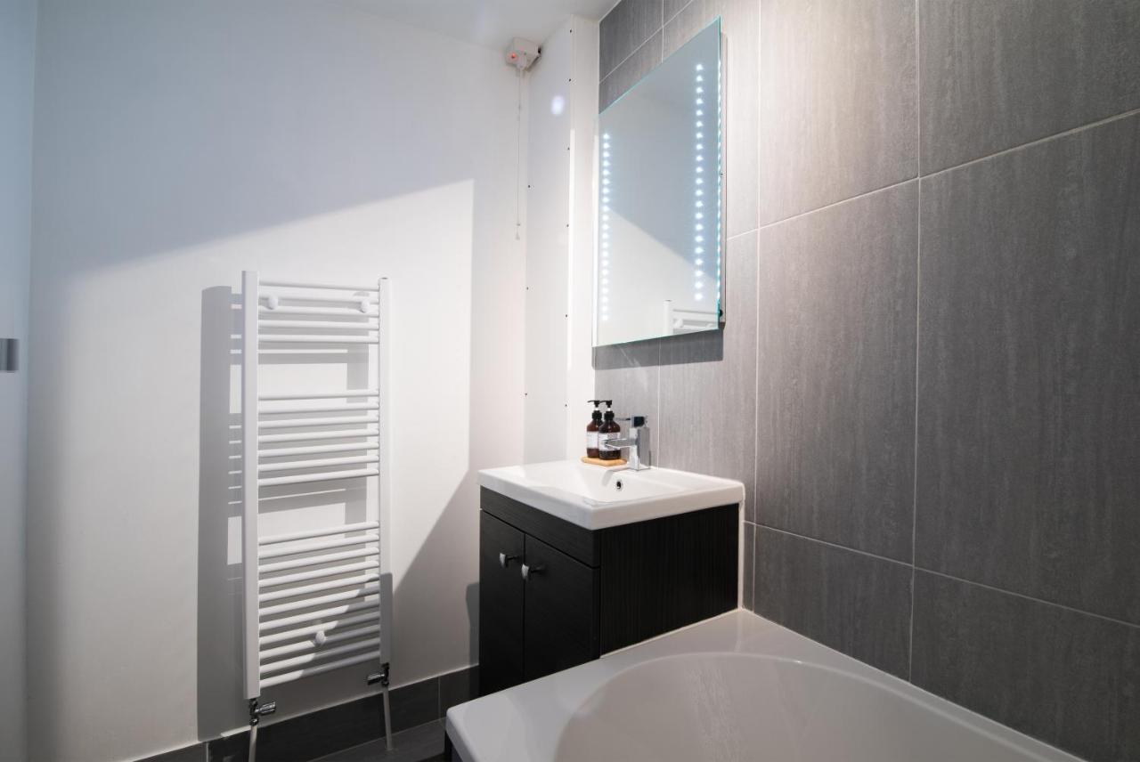 Immaculate 3 Bed House - Stunning Balcony Views Διαμέρισμα Μάτλοκ Εξωτερικό φωτογραφία